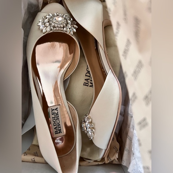 NIB Badgley Mischka Heels size 8 - Picture 1 of 5